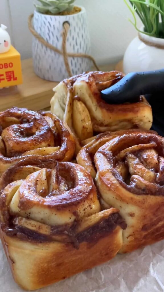 Apple Cinnamon Rolls שושני שמרים קינמון ותפוחים