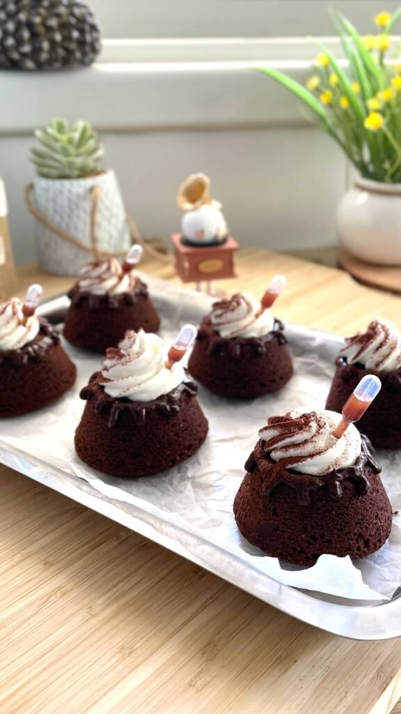 Coffee and Cream Chocolate Muffins מאפינס שוקולד קצפת וקפה
