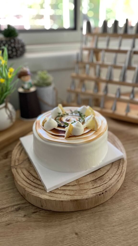 Lemon Meringue Layer Cake עוגת שכבות לימון ומרנג