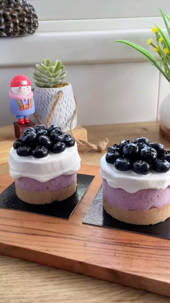 Mini No Bake Cheesecake with Blueberries מיני עוגת גבינה ללא אפיה עם אוכמניות