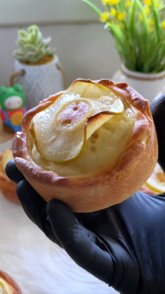 Apple Brioche Tartlets טארטלטים בריוש תפוחים