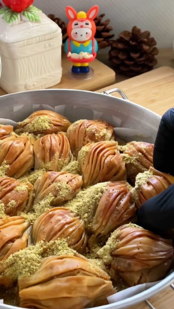 Midye Baklava (Shells Baklava) מידיה בקלאווה (בקלאווה צדפות)