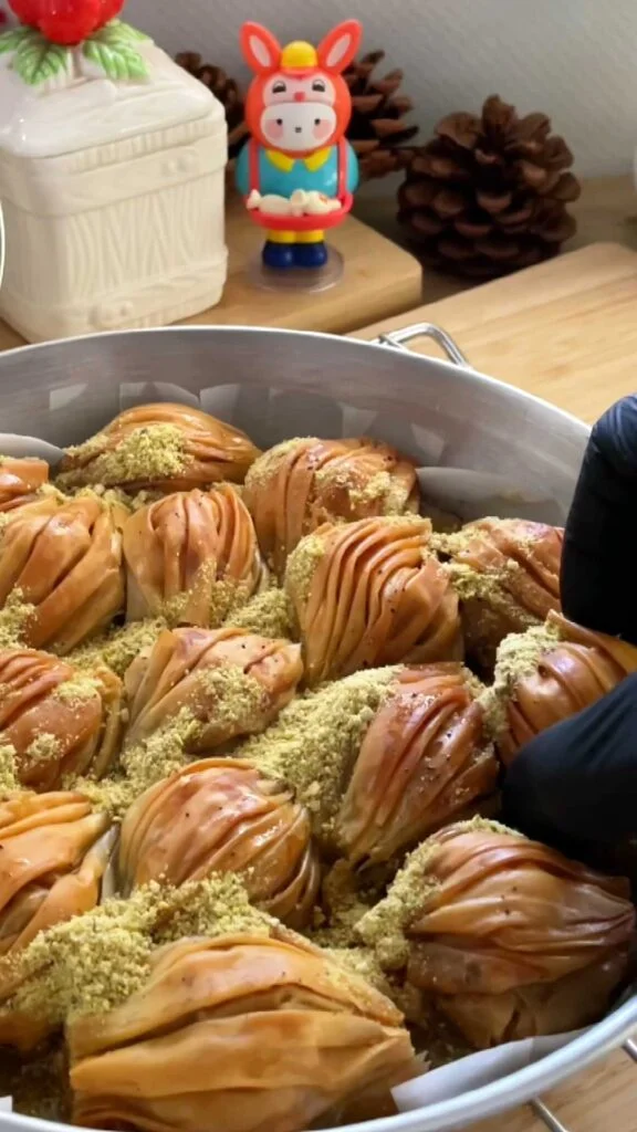 Midye Baklava (Shells Baklava) מידיה בקלאווה (בקלאווה צדפות)