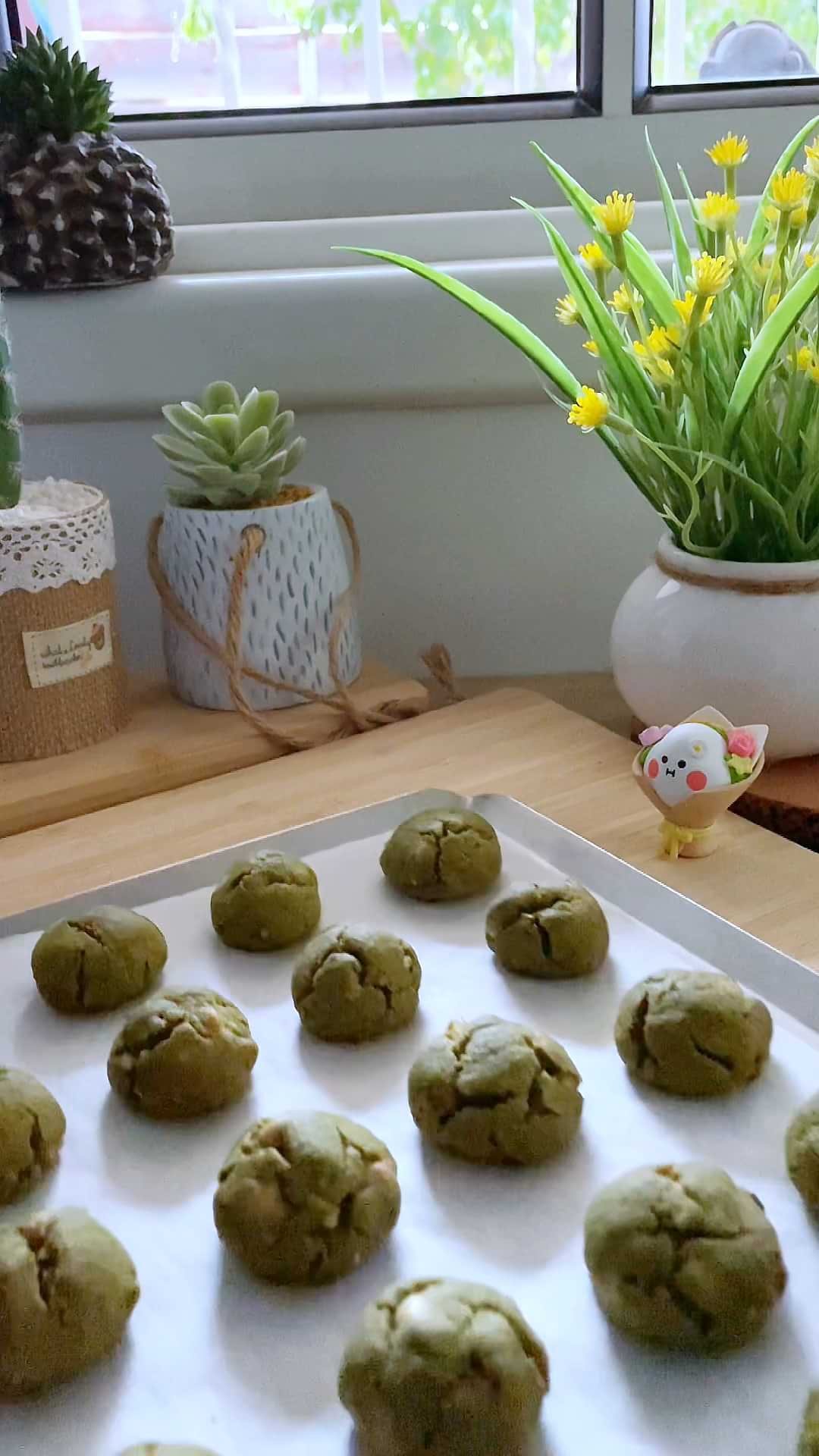 מיני עוגיות מאצ'ה, שקדים ושוקולד צ'יפס לבן