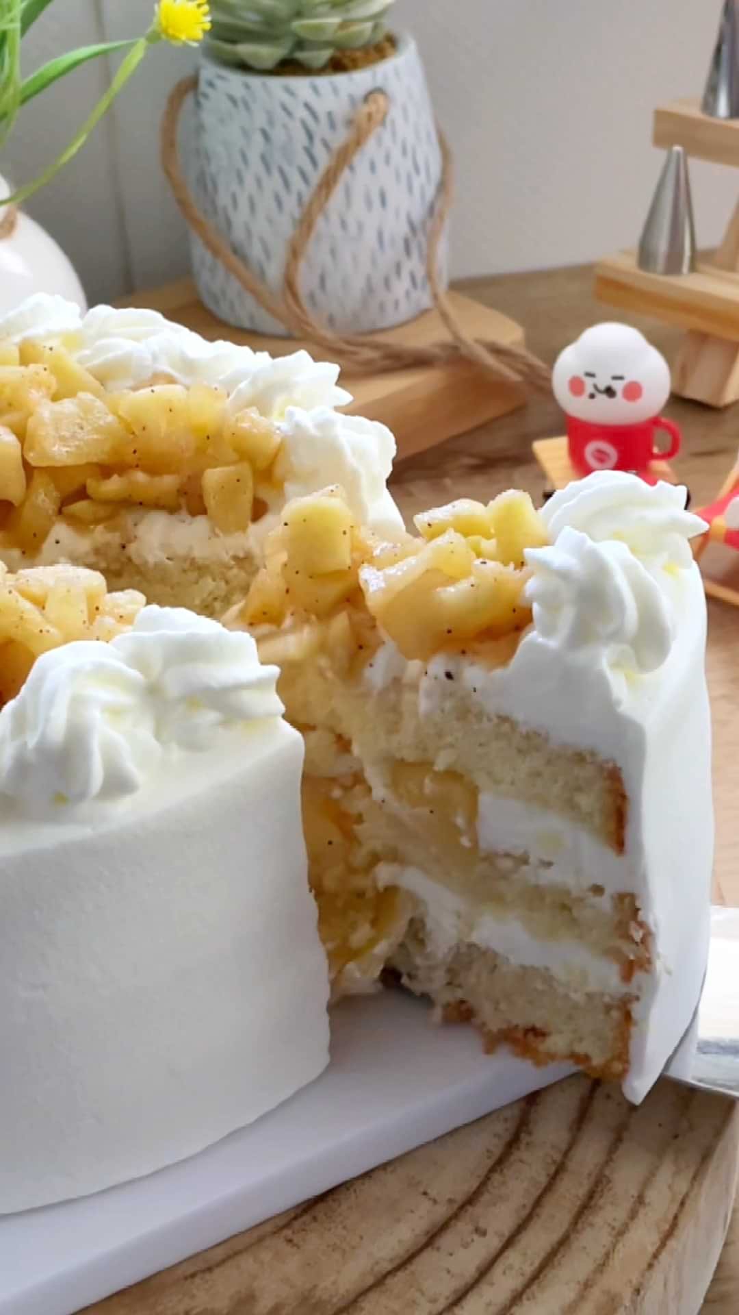 עוגת שכבות תפוחים מקורמלים