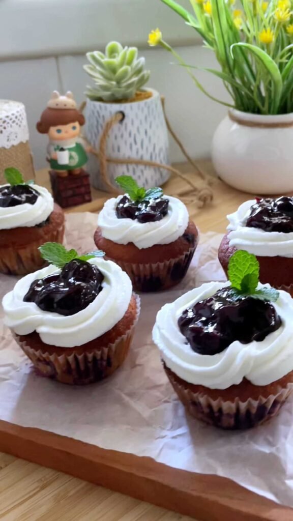 Lemon Blueberry Muffins מאפינס אוכמניות לימוניים