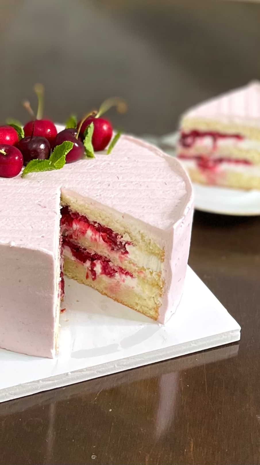 עוגת שכבות דובדבנים ללא זילוף