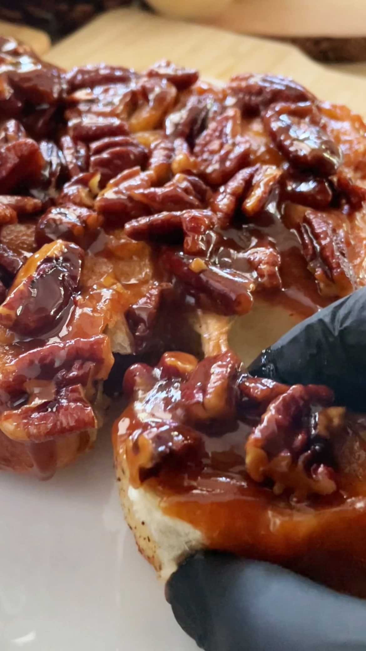 סטיקי באנס עם פקאנים וקרמל