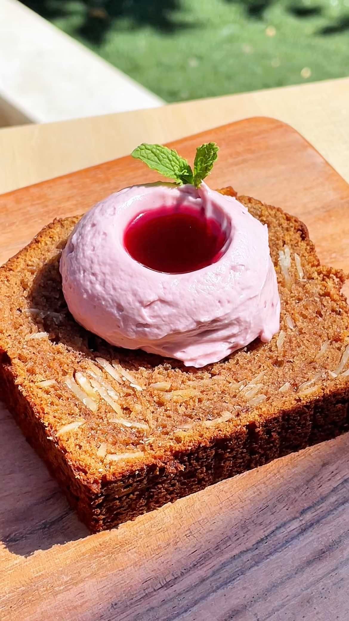 Pomegranate and Dates Pound Cake