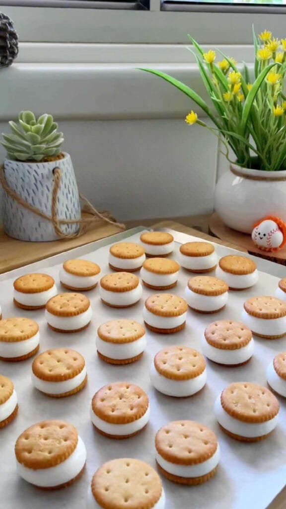 Cracker Meringue Cookies עוגיות סנדוויץ' מרנג קרקר