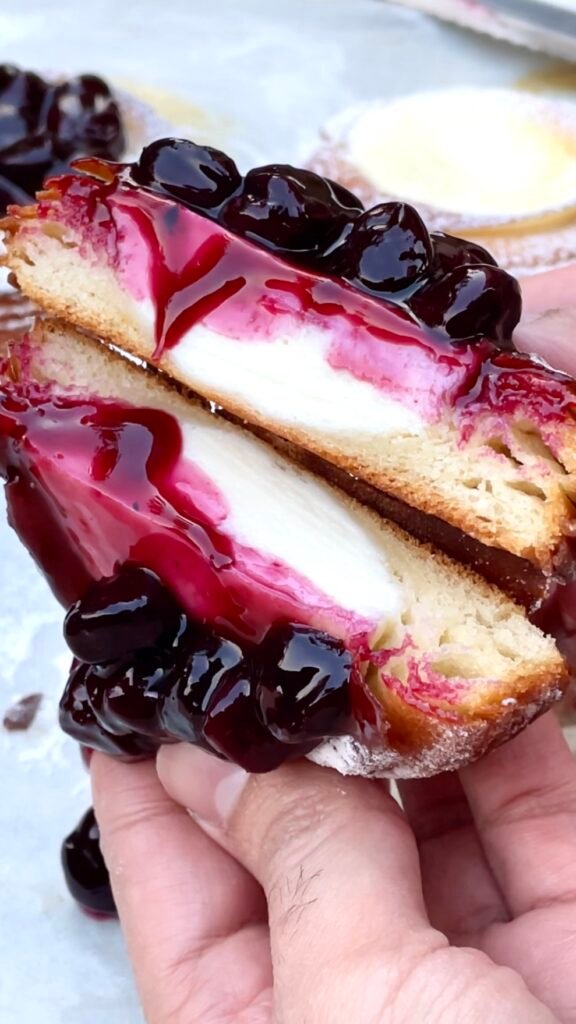 דייניש במילוי גבינה וקומפוט אוכמניות